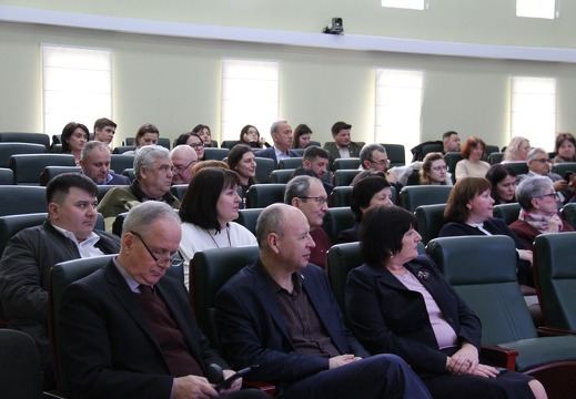 Senatul Universitatea de Stat din Moldova s-a întrunit astăzi, 23 februarie, în ședință ordinară, marcând un moment deosebit pentru comunitatea academică prin recunoașterea excelenței profesionale și consolidarea ofertei educaționale a instituției.